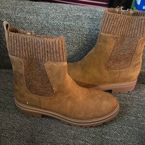 Elegant Tan Knit-Trim Winter Boots